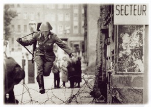 berlinEast-German-border-guard-Conrad-Schumann-leaps-into-the-French-Sector-of-West-Berlin-over-barbed-wire-on-August-15-1961-by-Peter-Leibing1