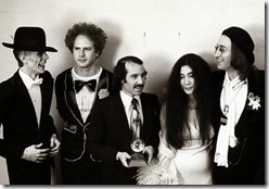 John-Lennon-and-Yoko-Ono-attend-the-1975-Grammys-3