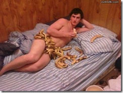 funny-sexy-fail-banana-bed