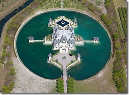 http://twistedsifter.com/2011/03/picture-of-the-day-a-castle-in-miami/