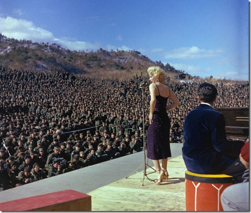 Marilyn_korea_1954_8SzIcQG