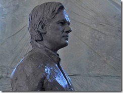 web-assange-statue-1