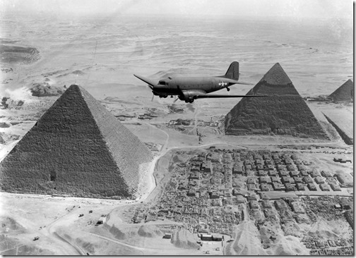 USTransport_over_Giza_1943s_w45_01010528