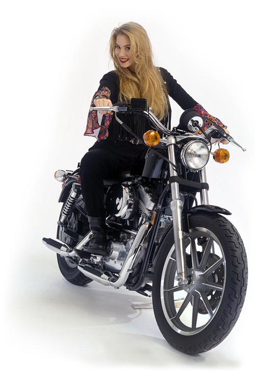 christina-applegate_sportster