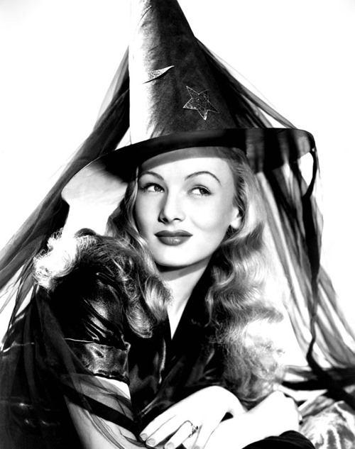 vintage-halloween-pinup-veronica-lake