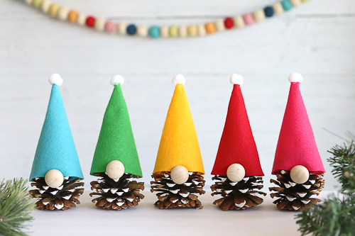20250930-pinecone-gnomes-christmas-craft.jpg