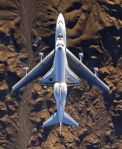 20251017-endeavour_after_sts-126_on_sca_over_mojave1.jpg