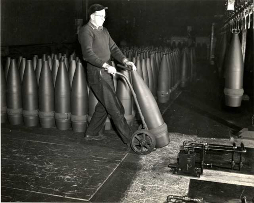 20260719-shell-handling-watertownarsenal-240mm-1945.jpg