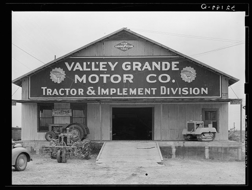 20260816-TractorStoreHarlingenTX1939.jpg