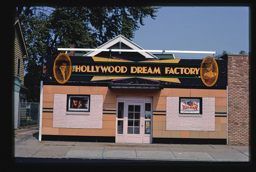 20260829-HollywoodDreamFactorySylvaniaAveToledoOH1988-storefrontclosedswitchtomailorderpostersetc.jpg