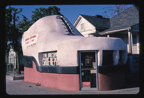 20261014-bigshoebakersfieldCA2003.jpg