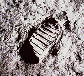 62043main_Footprint_on_moon.jpg