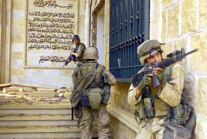 800px-Marines_in_Saddams_palace_DM-SD-04-12222.jpg