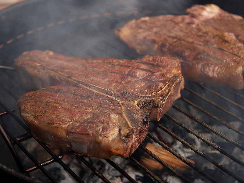 800px-Steak_03_bg_040306.jpg