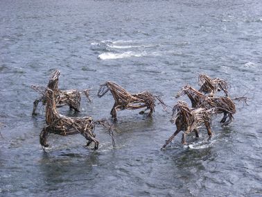 AmazingDriftwoodHorses.jpg