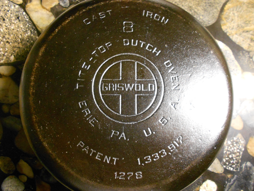 Griswold-Cast-Iron-Dutch-Oven.png