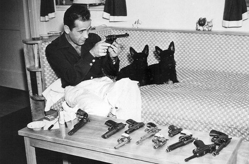 Humphrey_Bogart-guns-dogs.jpg