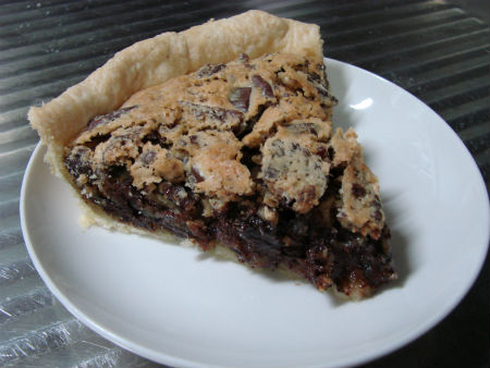 Kentucky_Chocolate_walnut_pie_slice.jpg