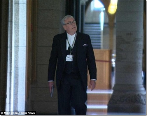 Kevin_Vickers_Gun_In_Hand_thumb.jpg