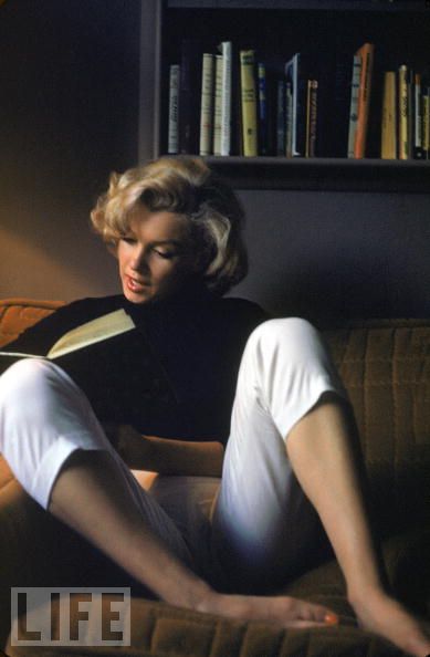 Marilyn_reading.jpg