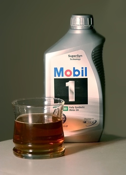 Mobil_1_motor_oil.jpg