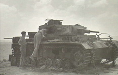 RSG_officers_inspect_destroyed_German_tank_(WWII).jpg