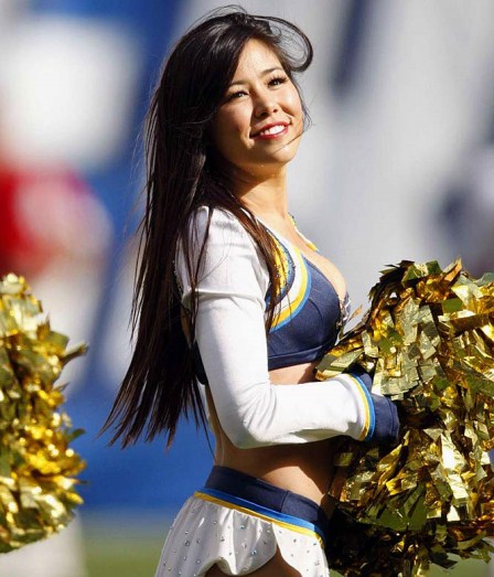 chargers-cheerleader.jpg