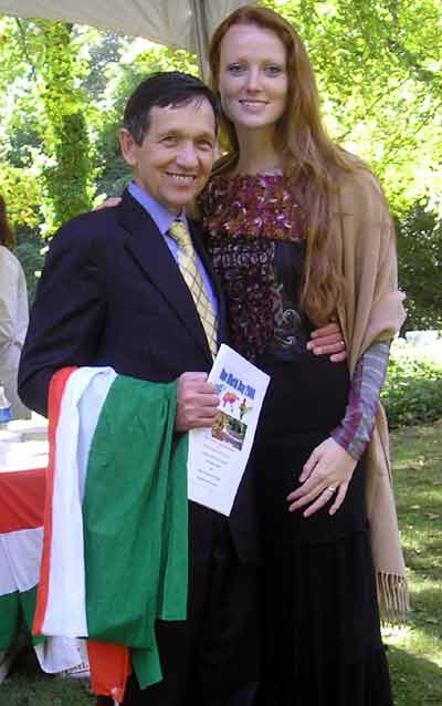 dennis-kucinich-and-wife.jpg