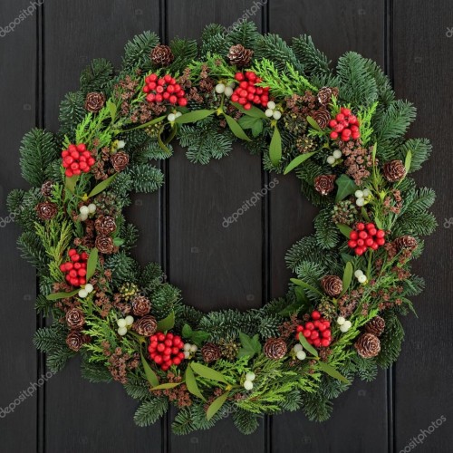 depositphotos_86615940-stock-photo-traditional-christmas-wreath.jpg