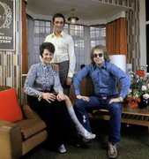 elton_john_parents.jpg