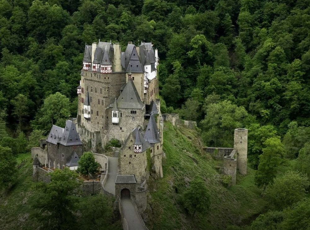 eltzcastle.jpg