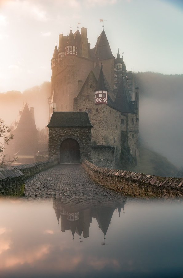 eltzcastle1145.jpg