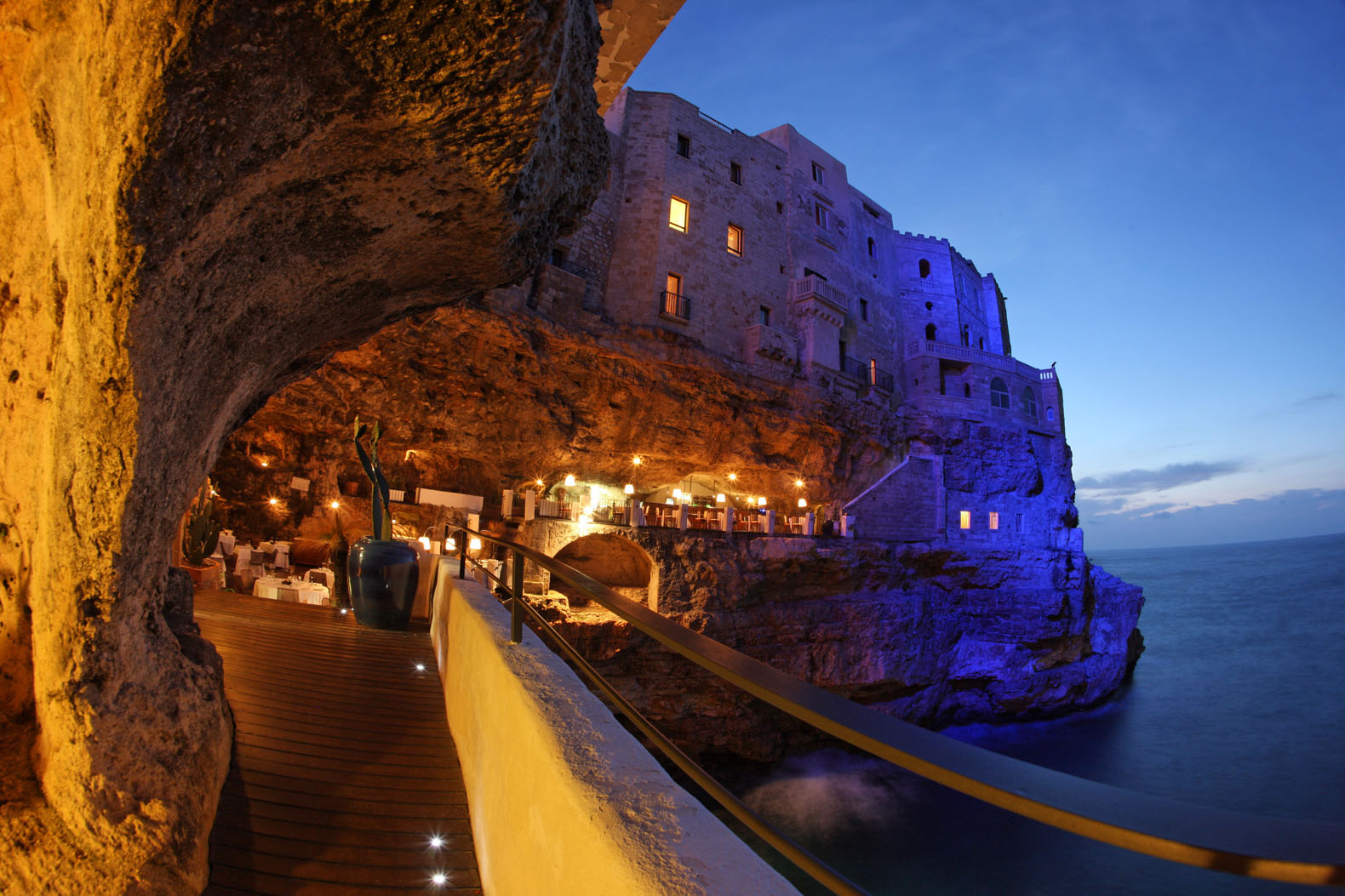 grotta-palazzesenight.jpg