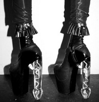 lady-gagas-penis-shoes-12005-1305232536-18.jpg