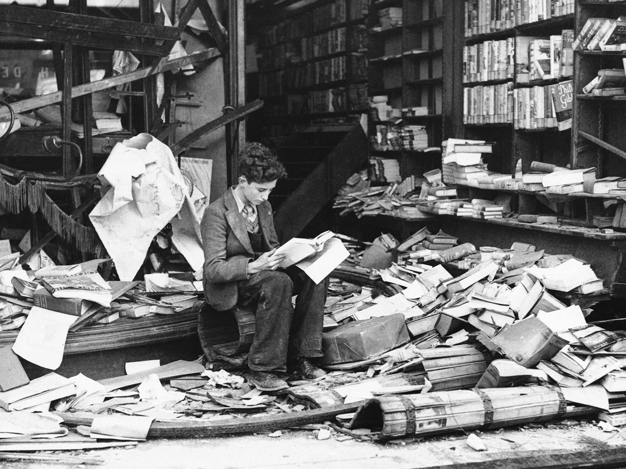 london-bookshop-after-air-raid-oct-1940.jpg