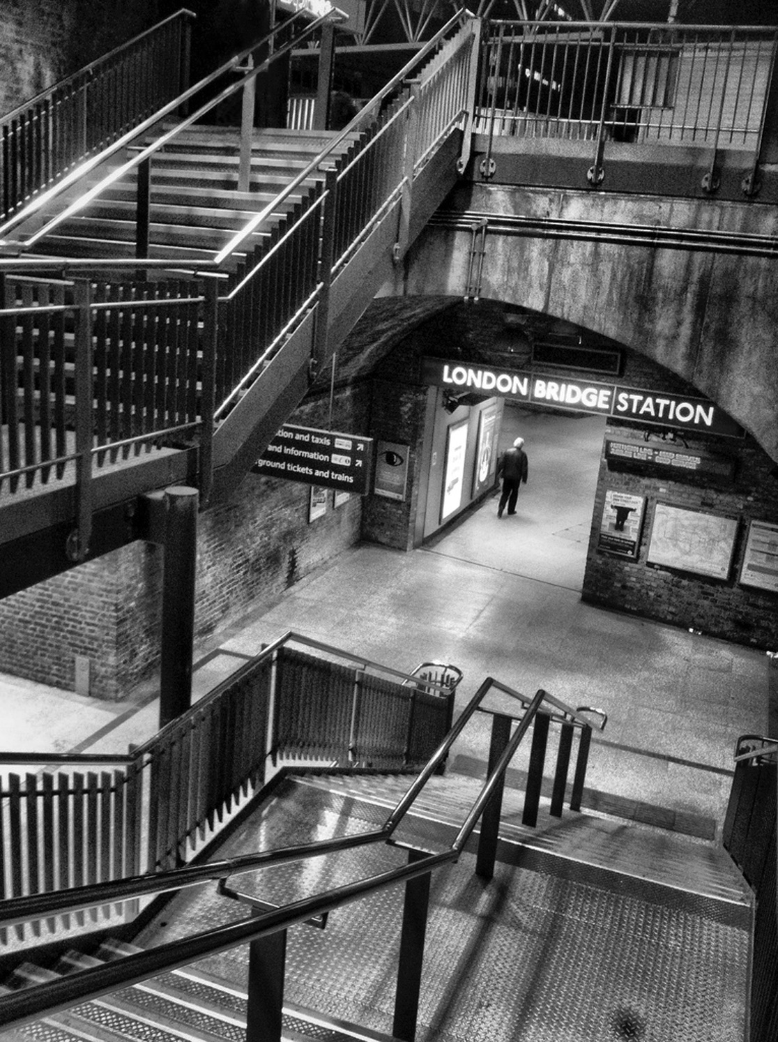 londonbridgestationphoto.jpg