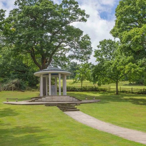 magna-carta-memorial-at-runnymede-surrey-1381340.jpg