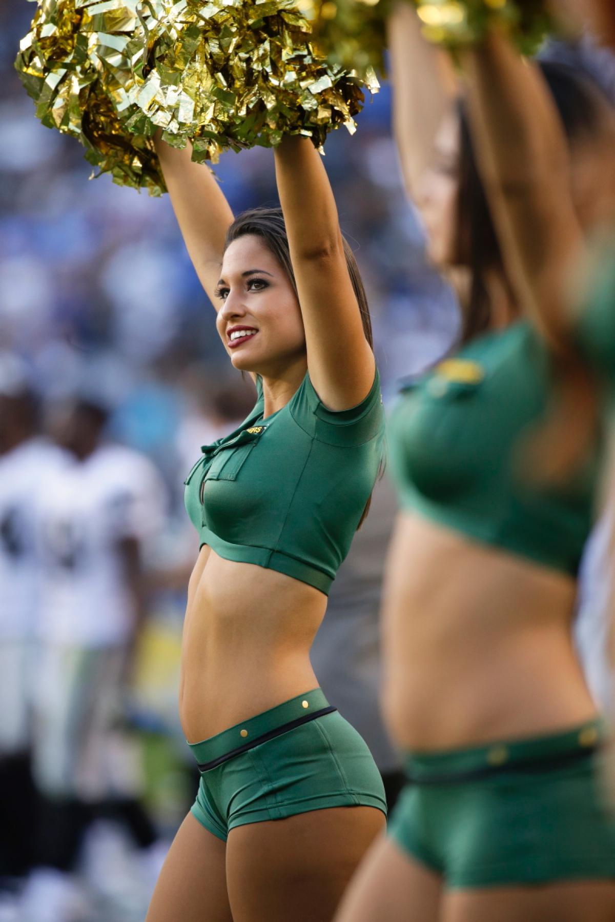 nfl-cheerleaders-flaunt-team-spirit-week-11.jpg