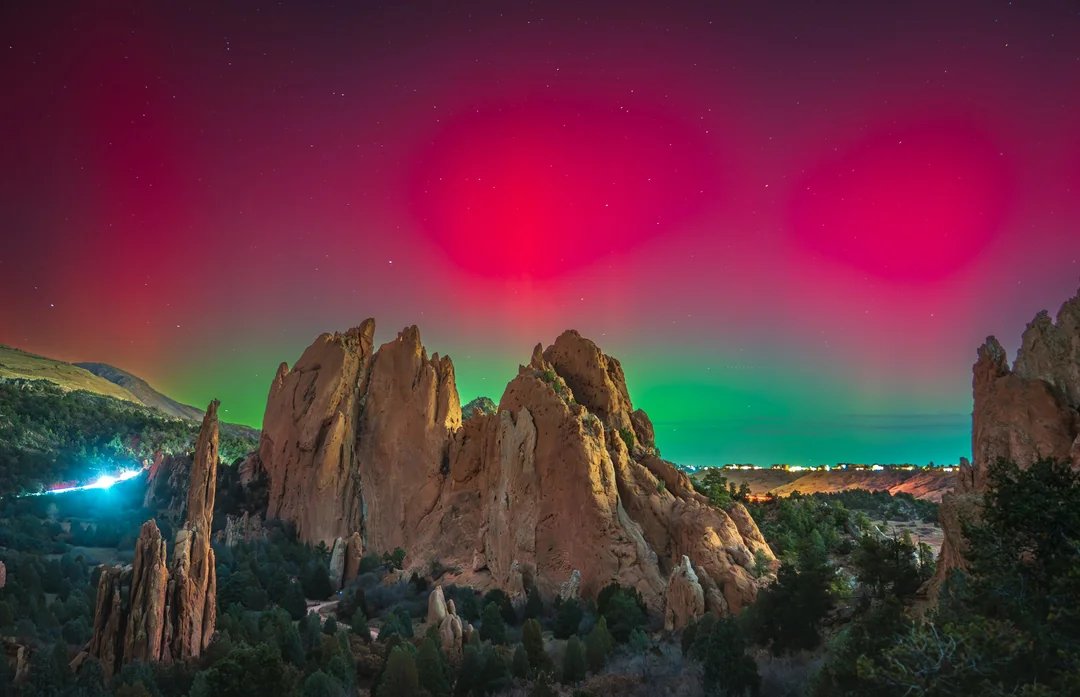 northernlightsinthegardenofthegods.jpg