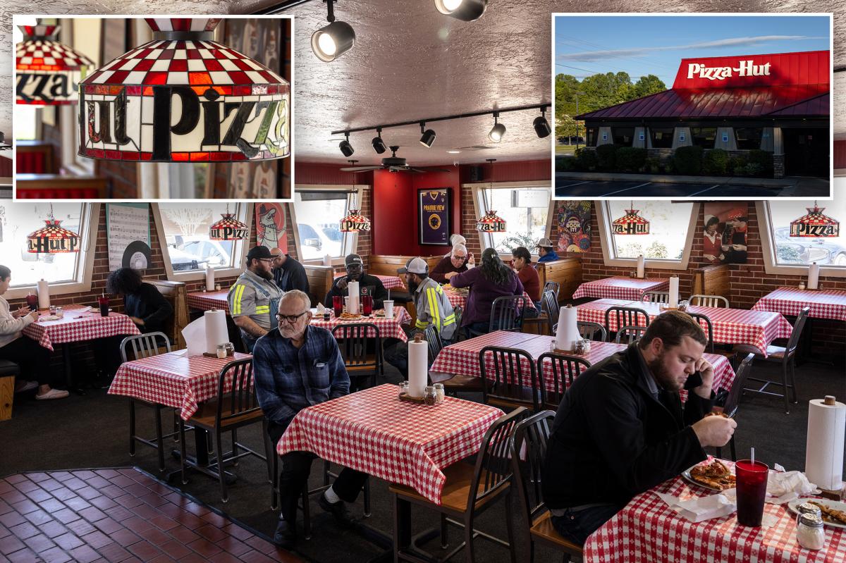 pizzahutclassicinterior.jpg