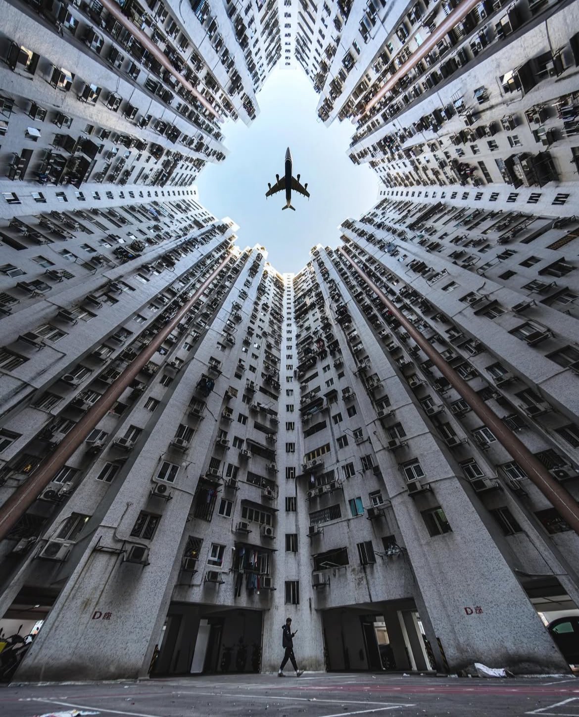 planeoverhead.jpg