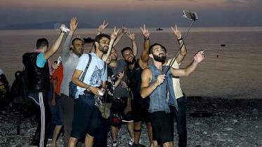 refugeeselfie23.jpg