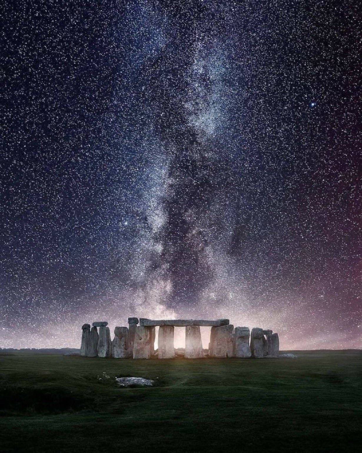 stonehengemilkywayMadsPeterIversenPhotography.jpg