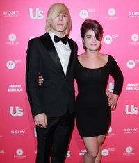 stuck-up-Kelly-Osbourne-400x470.jpg