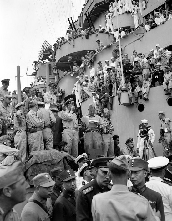 ussMissouri_surrender_sep_2_1945.jpg