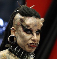 vampire-woman-gets-horns-implanted-19245-1302019936-8.jpg