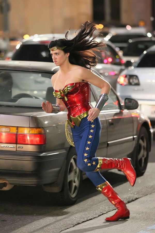 wonder_woman_13_wenn3271766.jpg