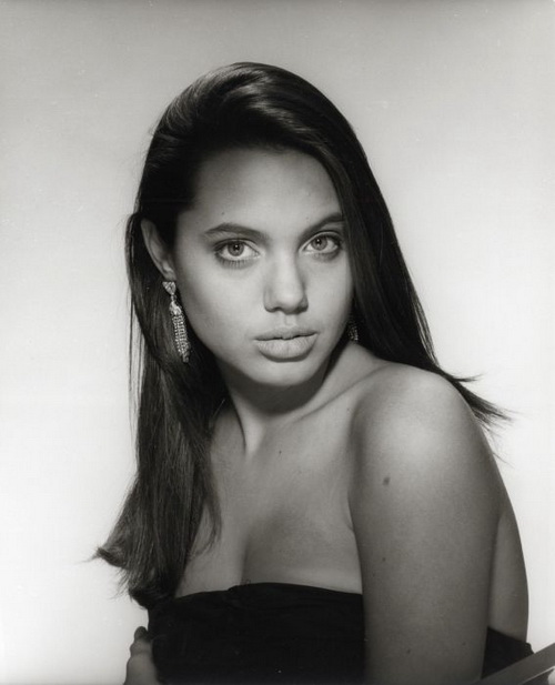 young_angelina_jolie_02.jpg